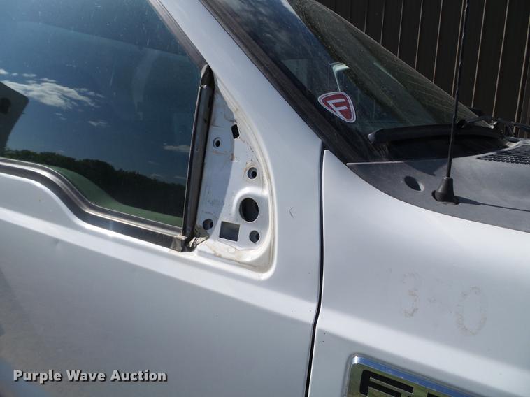 image for item FM9386 2009 Ford F550 Super Duty service truck with crane