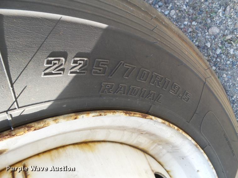 image for item FM9386 2009 Ford F550 Super Duty service truck with crane