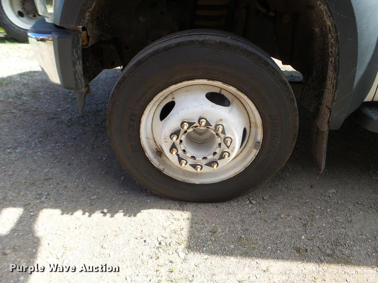 image for item FM9386 2009 Ford F550 Super Duty service truck with crane