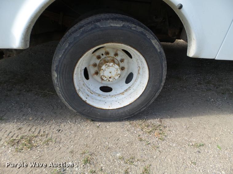 image for item FM9386 2009 Ford F550 Super Duty service truck with crane