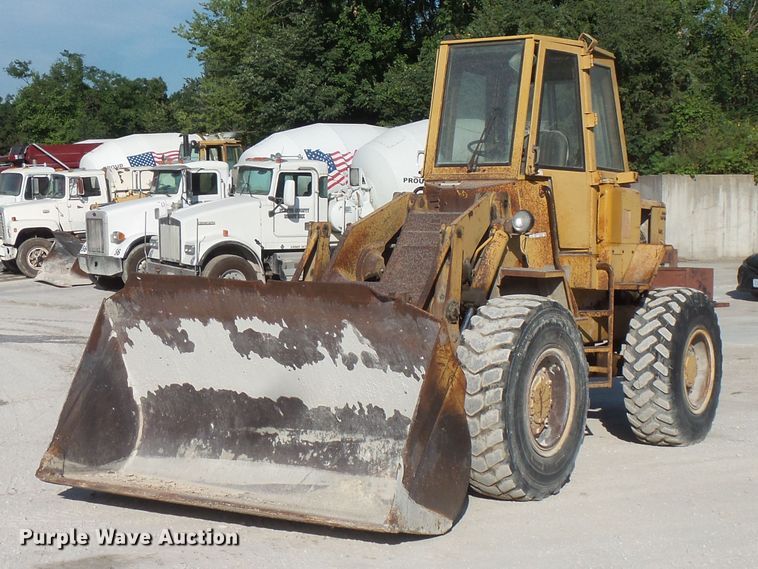 image for item FM9664 1983 Caterpillar 930 wheel loader