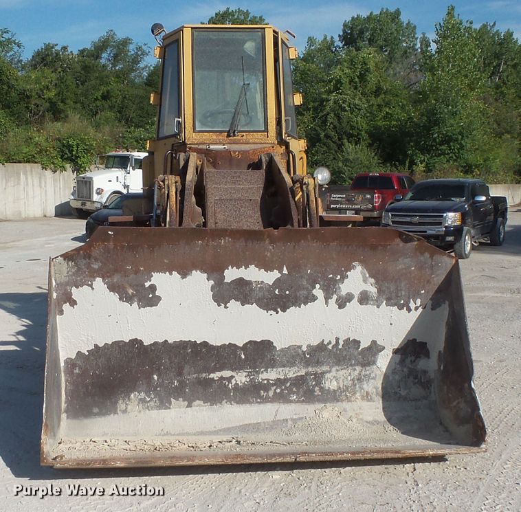image for item FM9664 1983 Caterpillar 930 wheel loader