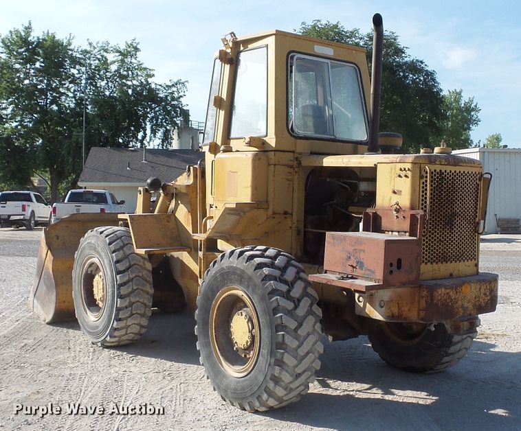 image for item FM9664 1983 Caterpillar 930 wheel loader