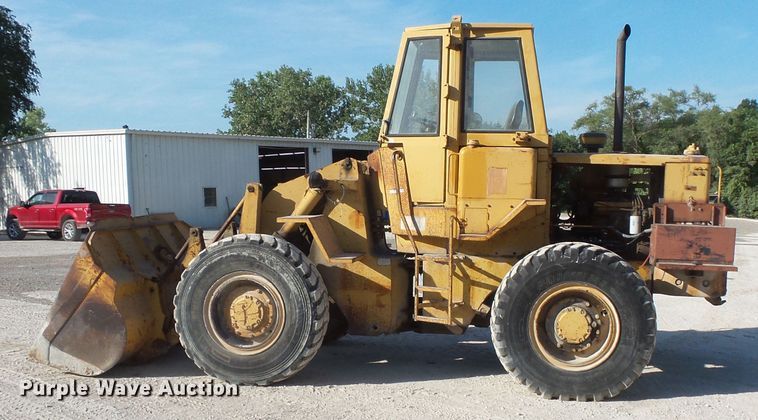 image for item FM9664 1983 Caterpillar 930 wheel loader