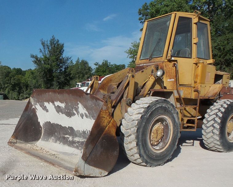 image for item FM9664 1983 Caterpillar 930 wheel loader