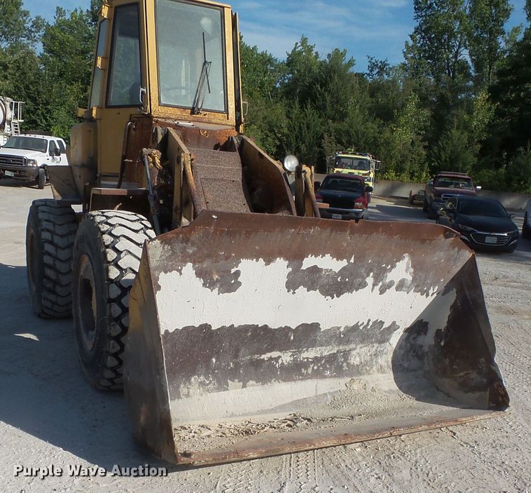 image for item FM9664 1983 Caterpillar 930 wheel loader