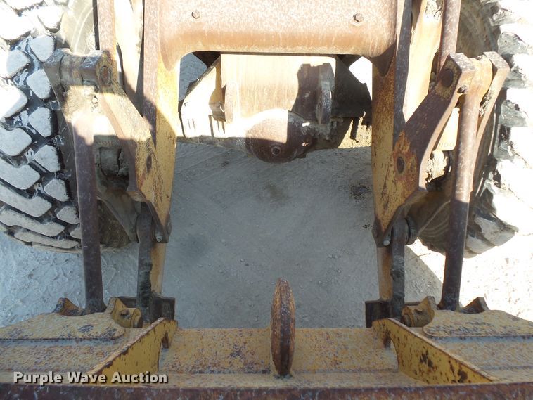 image for item FM9664 1983 Caterpillar 930 wheel loader