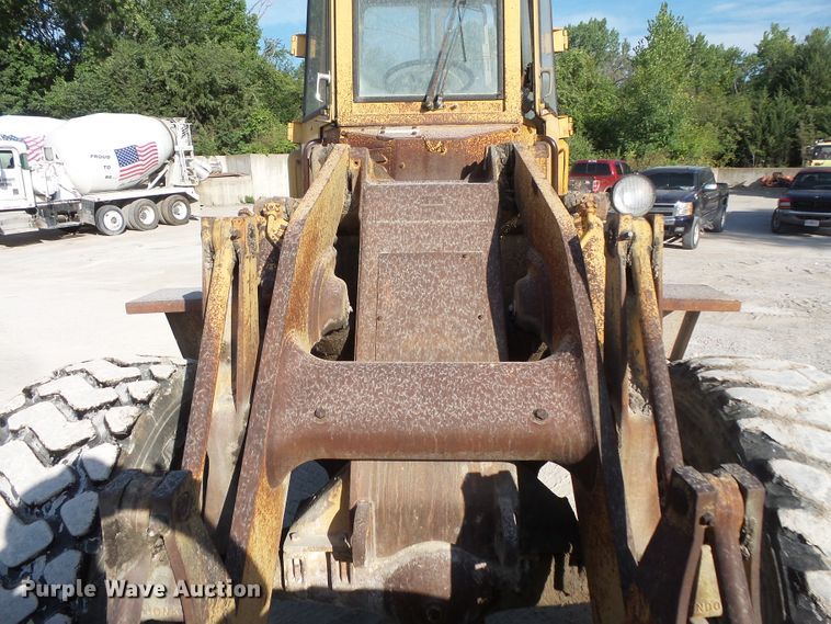 image for item FM9664 1983 Caterpillar 930 wheel loader