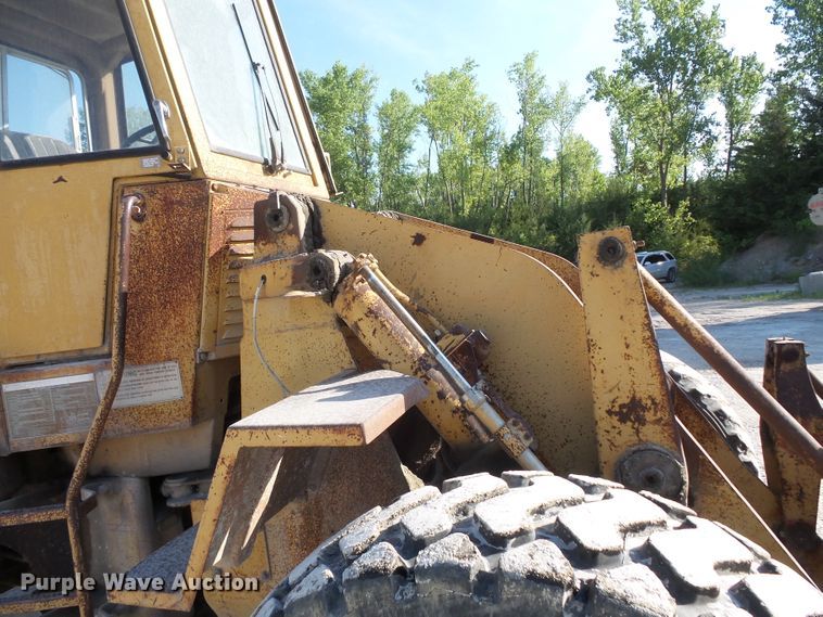 image for item FM9664 1983 Caterpillar 930 wheel loader