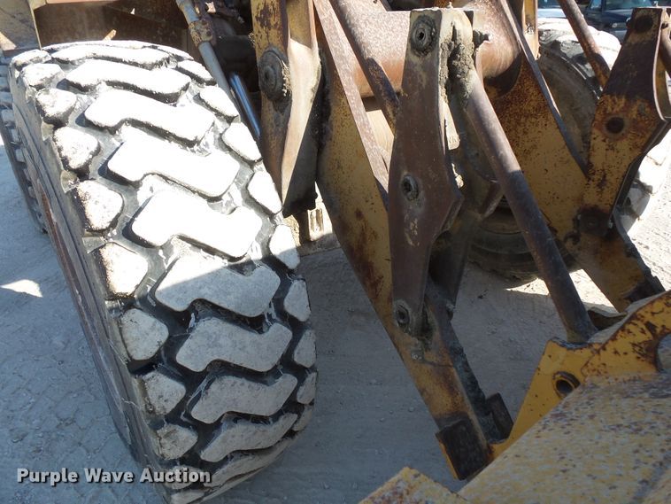image for item FM9664 1983 Caterpillar 930 wheel loader
