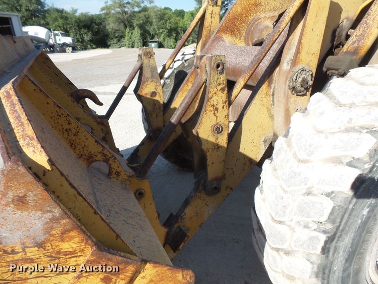 image for item FM9664 1983 Caterpillar 930 wheel loader