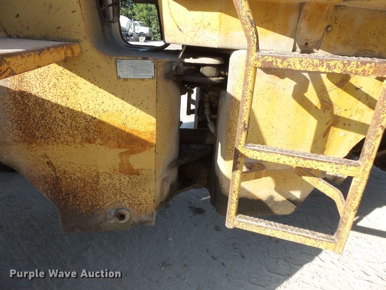 image for item FM9664 1983 Caterpillar 930 wheel loader