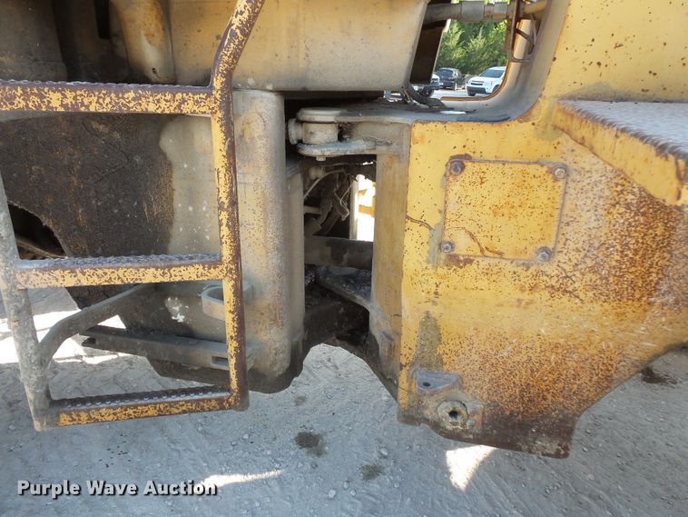 image for item FM9664 1983 Caterpillar 930 wheel loader