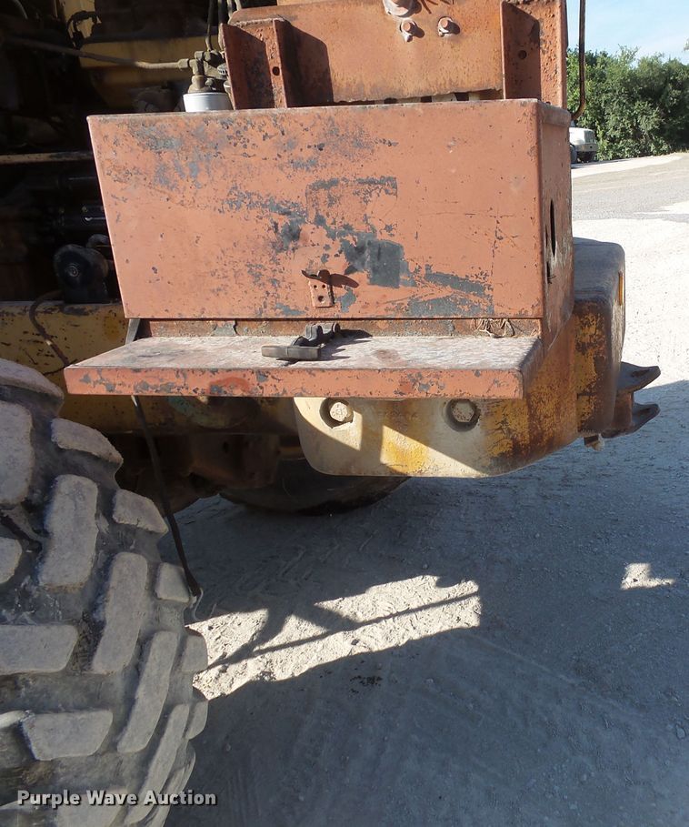 image for item FM9664 1983 Caterpillar 930 wheel loader