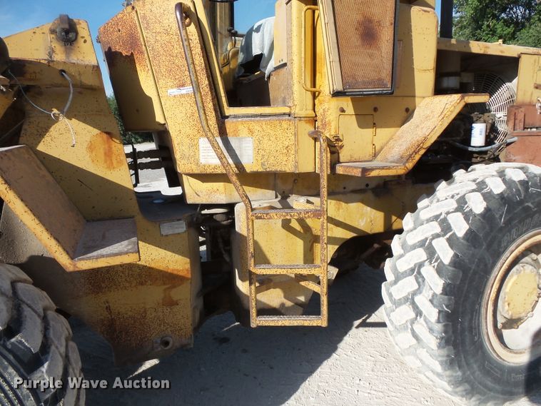 image for item FM9664 1983 Caterpillar 930 wheel loader