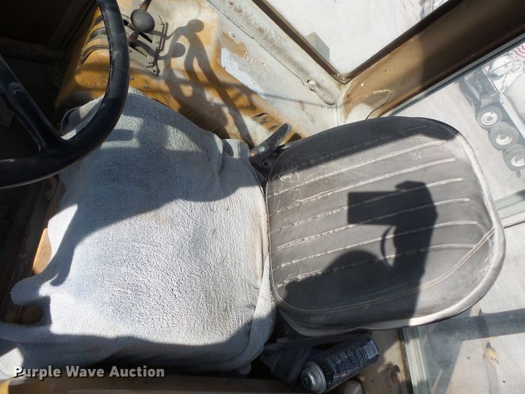 image for item FM9664 1983 Caterpillar 930 wheel loader