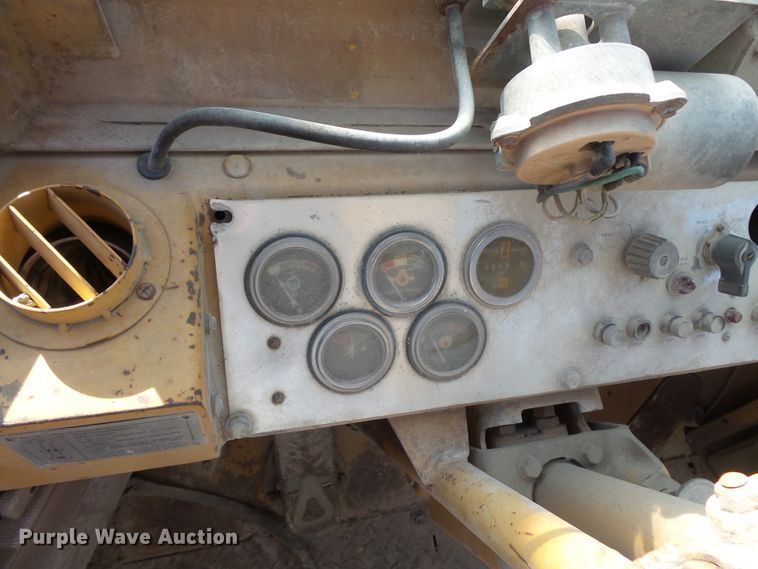 image for item FM9664 1983 Caterpillar 930 wheel loader