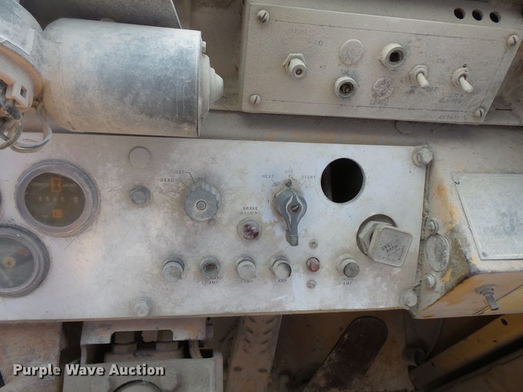 image for item FM9664 1983 Caterpillar 930 wheel loader