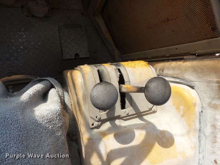 image for item FM9664 1983 Caterpillar 930 wheel loader