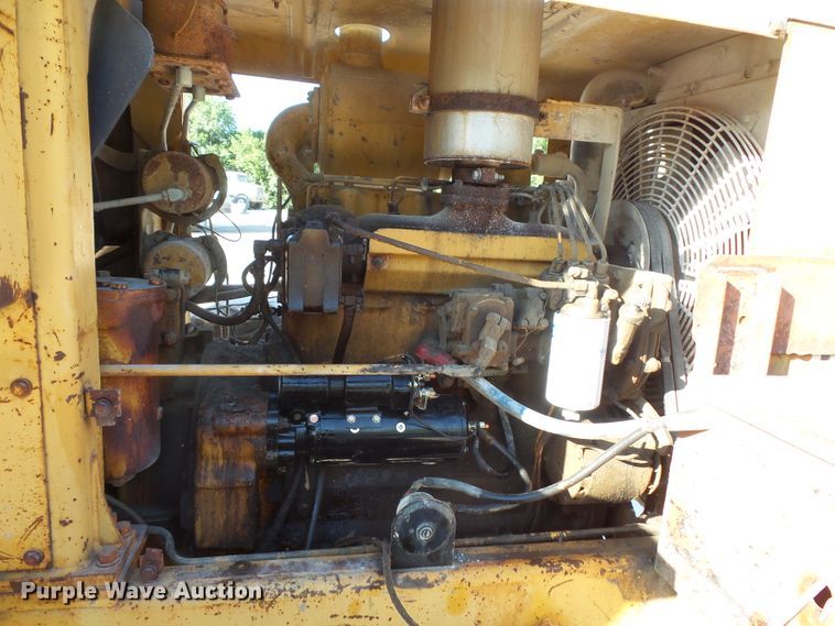 image for item FM9664 1983 Caterpillar 930 wheel loader