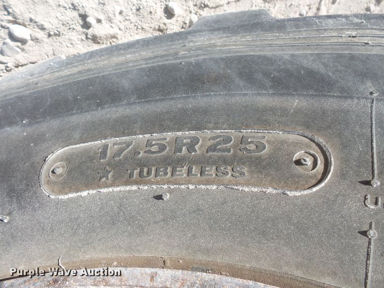 image for item FM9664 1983 Caterpillar 930 wheel loader