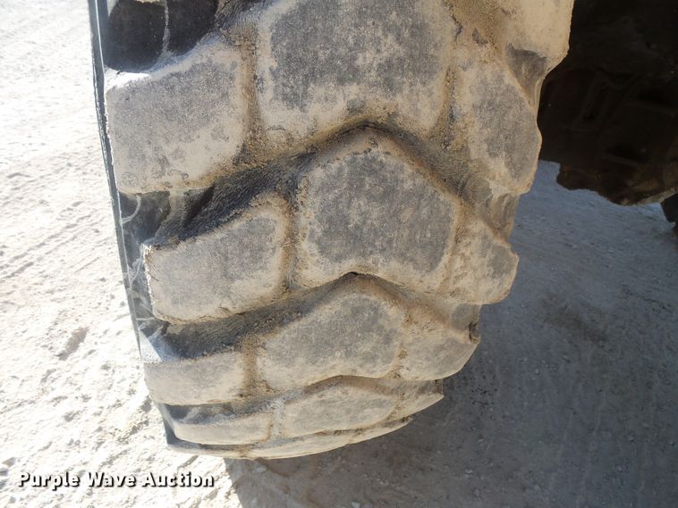 image for item FM9664 1983 Caterpillar 930 wheel loader