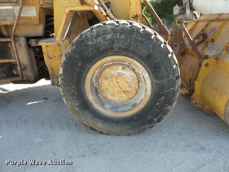 image for item FM9664 1983 Caterpillar 930 wheel loader