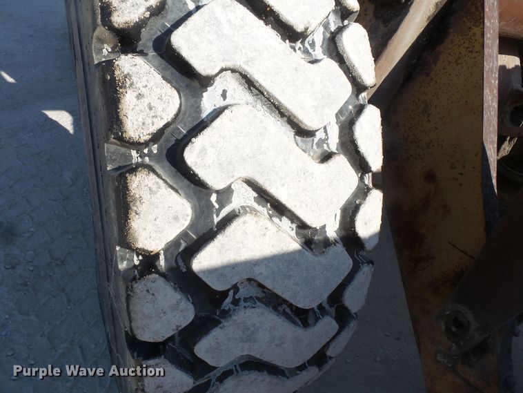 image for item FM9664 1983 Caterpillar 930 wheel loader