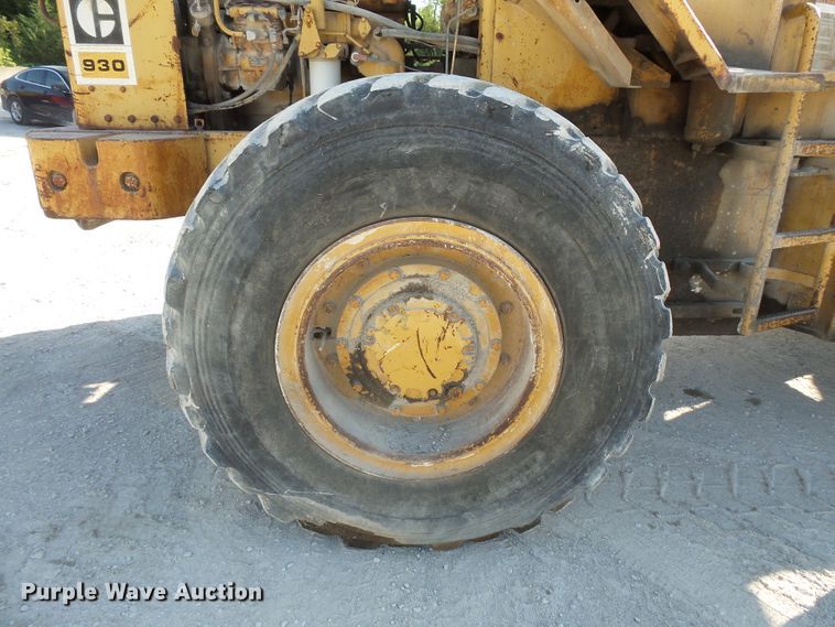 image for item FM9664 1983 Caterpillar 930 wheel loader
