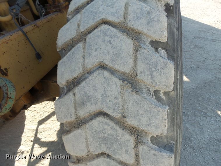image for item FM9664 1983 Caterpillar 930 wheel loader