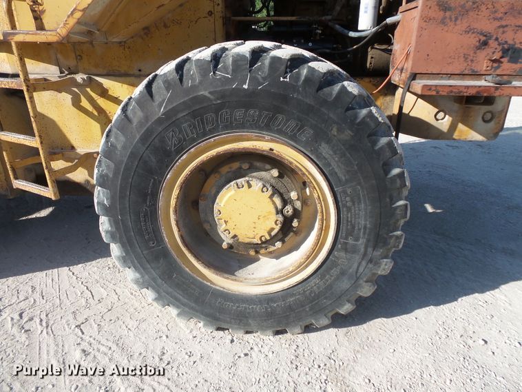 image for item FM9664 1983 Caterpillar 930 wheel loader