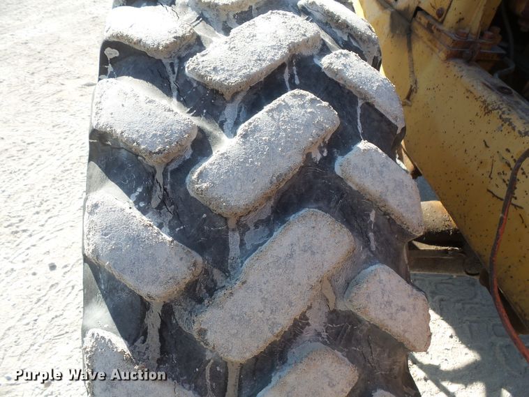 image for item FM9664 1983 Caterpillar 930 wheel loader