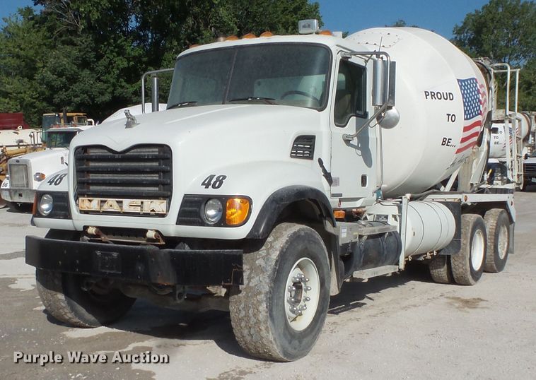image for item FM9665 2005 Mack CV713 ready mix truck