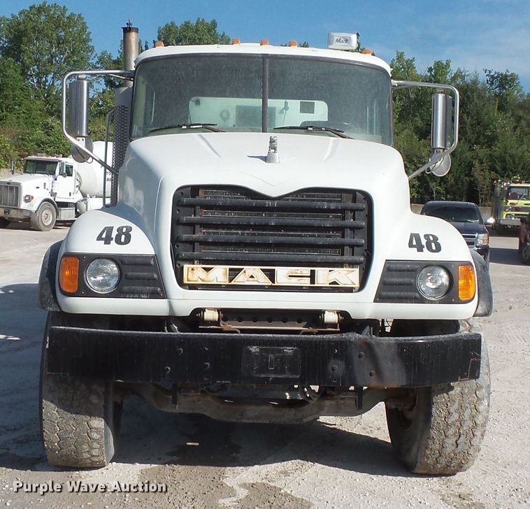 image for item FM9665 2005 Mack CV713 ready mix truck