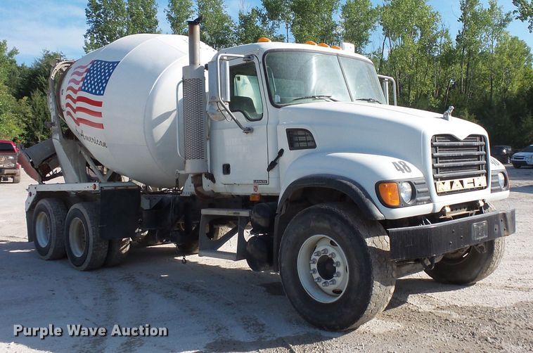 image for item FM9665 2005 Mack CV713 ready mix truck