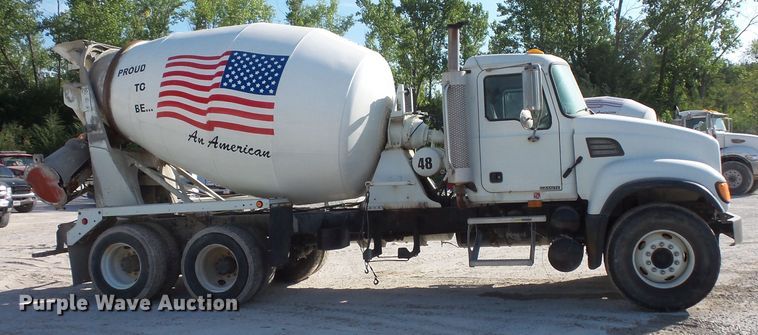 image for item FM9665 2005 Mack CV713 ready mix truck