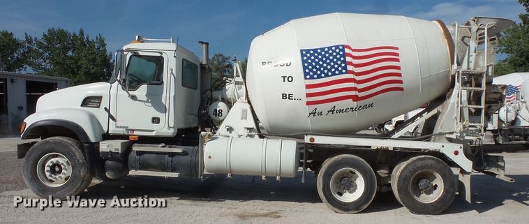 image for item FM9665 2005 Mack CV713 ready mix truck