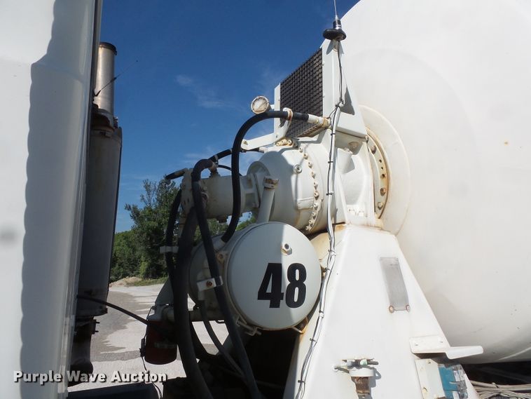 image for item FM9665 2005 Mack CV713 ready mix truck