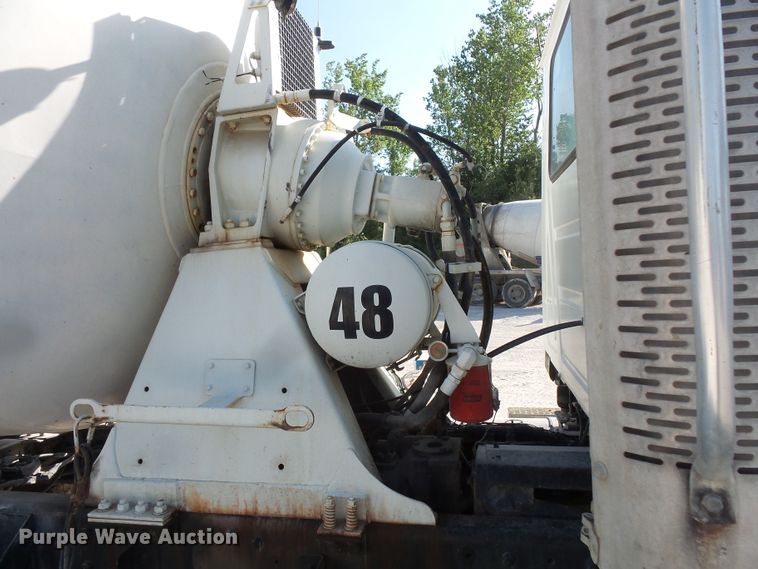 image for item FM9665 2005 Mack CV713 ready mix truck