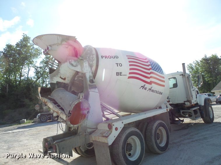 image for item FM9665 2005 Mack CV713 ready mix truck