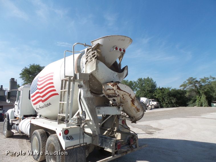 image for item FM9665 2005 Mack CV713 ready mix truck