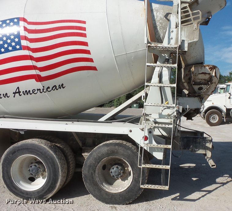 image for item FM9665 2005 Mack CV713 ready mix truck