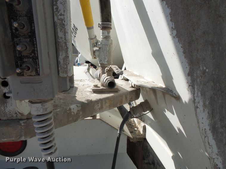 image for item FM9665 2005 Mack CV713 ready mix truck