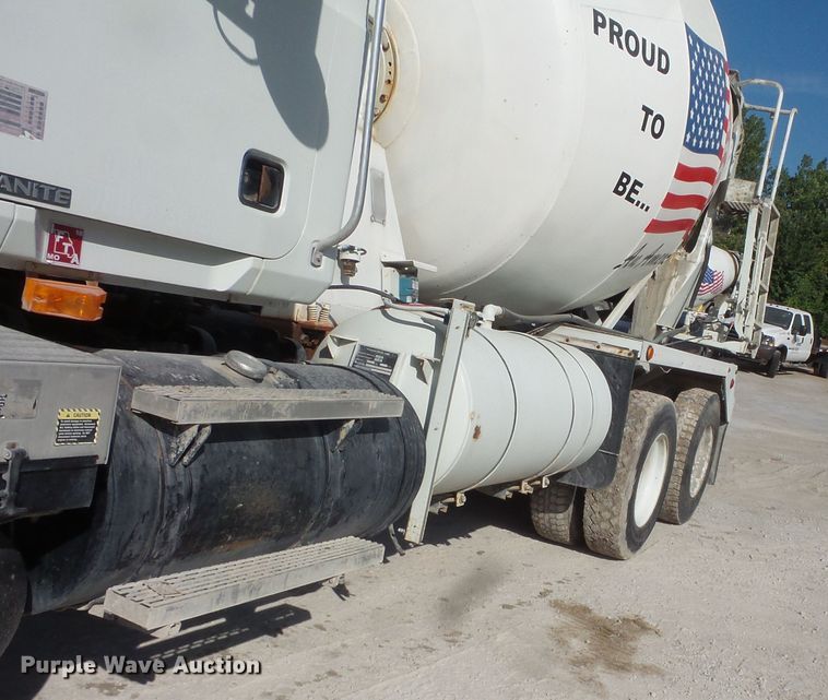 image for item FM9665 2005 Mack CV713 ready mix truck