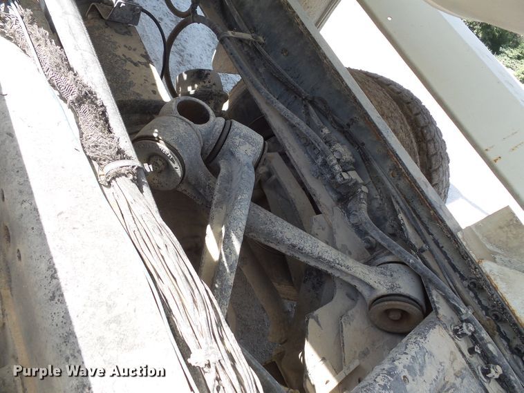 image for item FM9665 2005 Mack CV713 ready mix truck