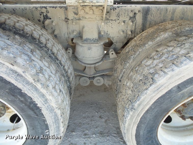 image for item FM9665 2005 Mack CV713 ready mix truck