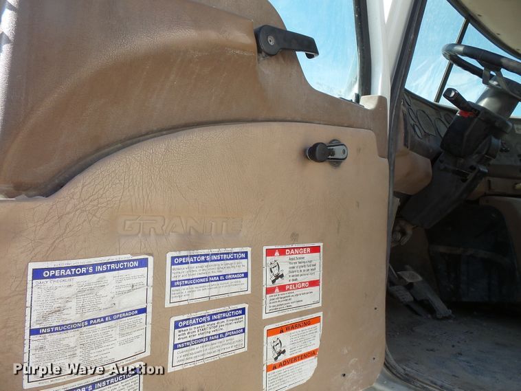 image for item FM9665 2005 Mack CV713 ready mix truck