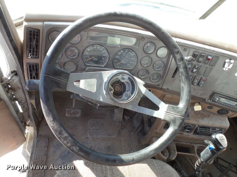 image for item FM9665 2005 Mack CV713 ready mix truck