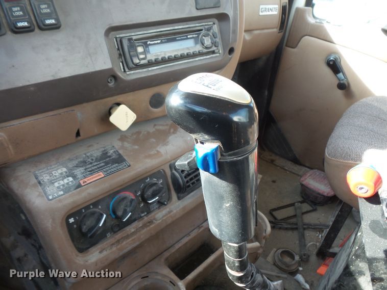 image for item FM9665 2005 Mack CV713 ready mix truck