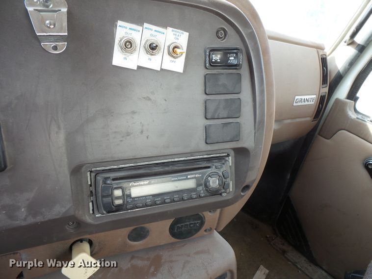 image for item FM9665 2005 Mack CV713 ready mix truck